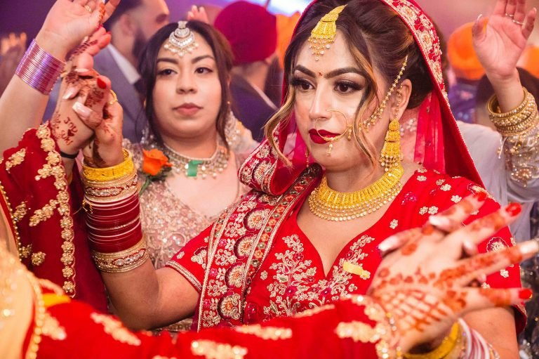 Colour wedding photograph from the Ikonic Media portfolio