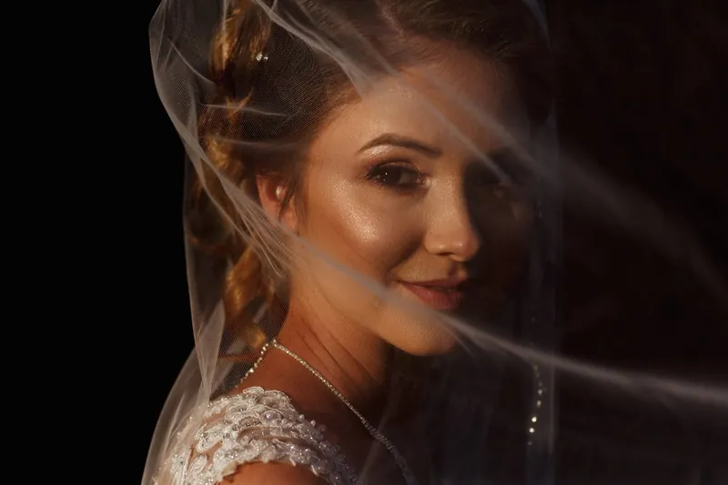 ikonic bridal veil portrait